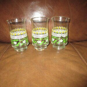 Set of 3 Dainty Vintage 70s Hildi Juice Glasses Mod Daisies Farmhouse